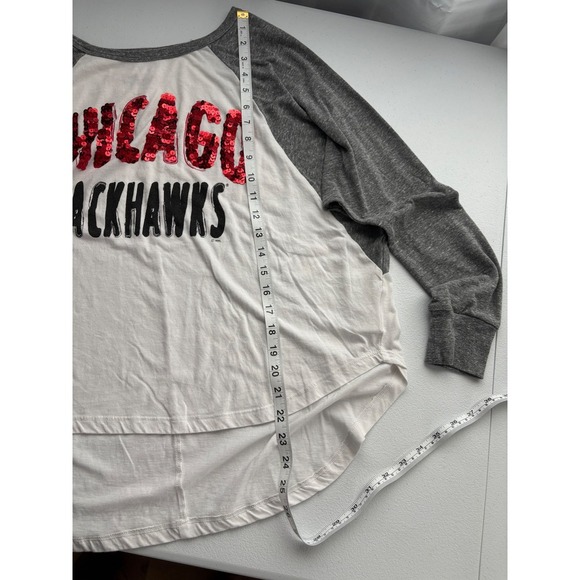 G-III 4Her Chicago Blackhawks Raglan Top Sequin Graphic Long Sleeve S - Picture 6 of 7